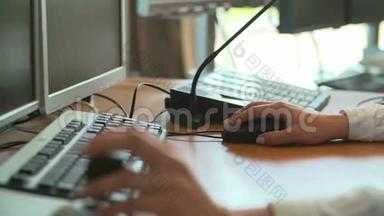 急救中心女调度员在电脑键盘上打字